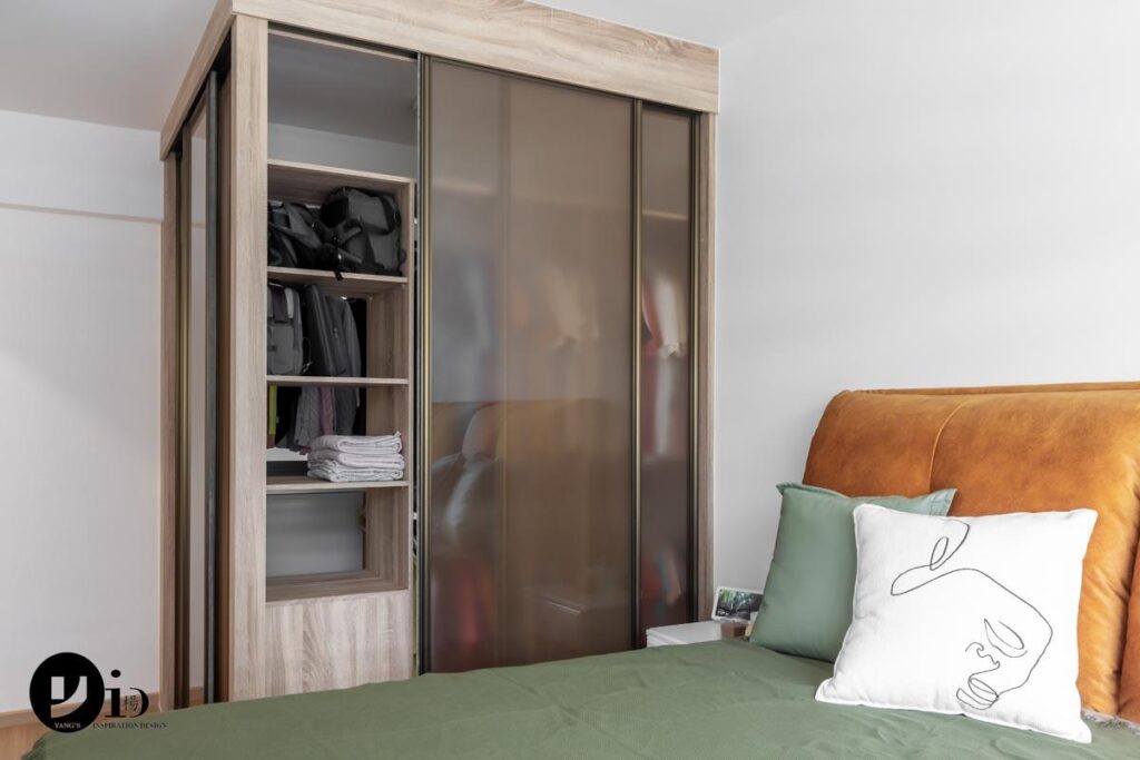 Practical & Luxurious Walk-In Wardrobe Ideas for HDB