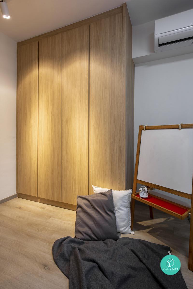 680A Jurong West Central 1 wardrobe