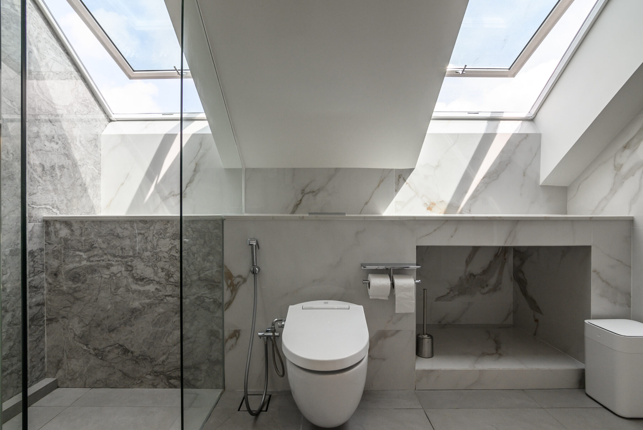 08 Attic Bath 04 3 2048x1369 1